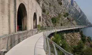 Najlepsze trasy rowerowe w Limone sul Garda – piękne widoki i emocje
