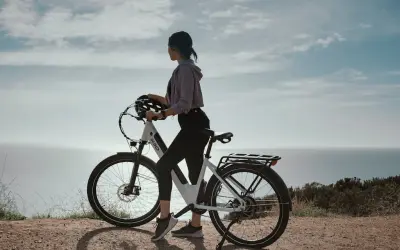 Jak wybrać rower elektryczny do codziennych dojazdów i rekreacji? Poradnik dla osób szukających wygodnego e-bike'a