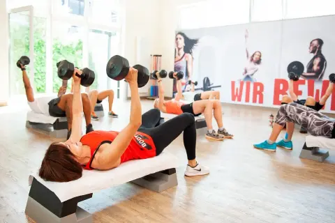 Trening siłowy czy cardio na odchudzanie – co naprawdę działa?