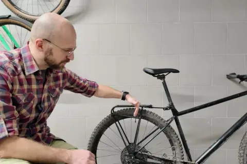 Jak zamontować bagażnik tylny do roweru - uniknij najczęstszych błędów