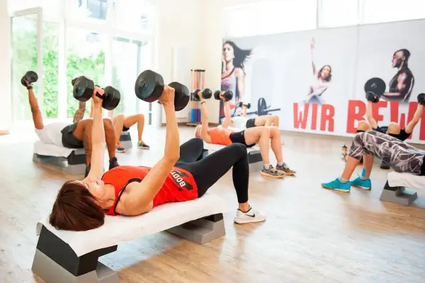 Trening siłowy czy cardio na odchudzanie – co naprawdę działa?